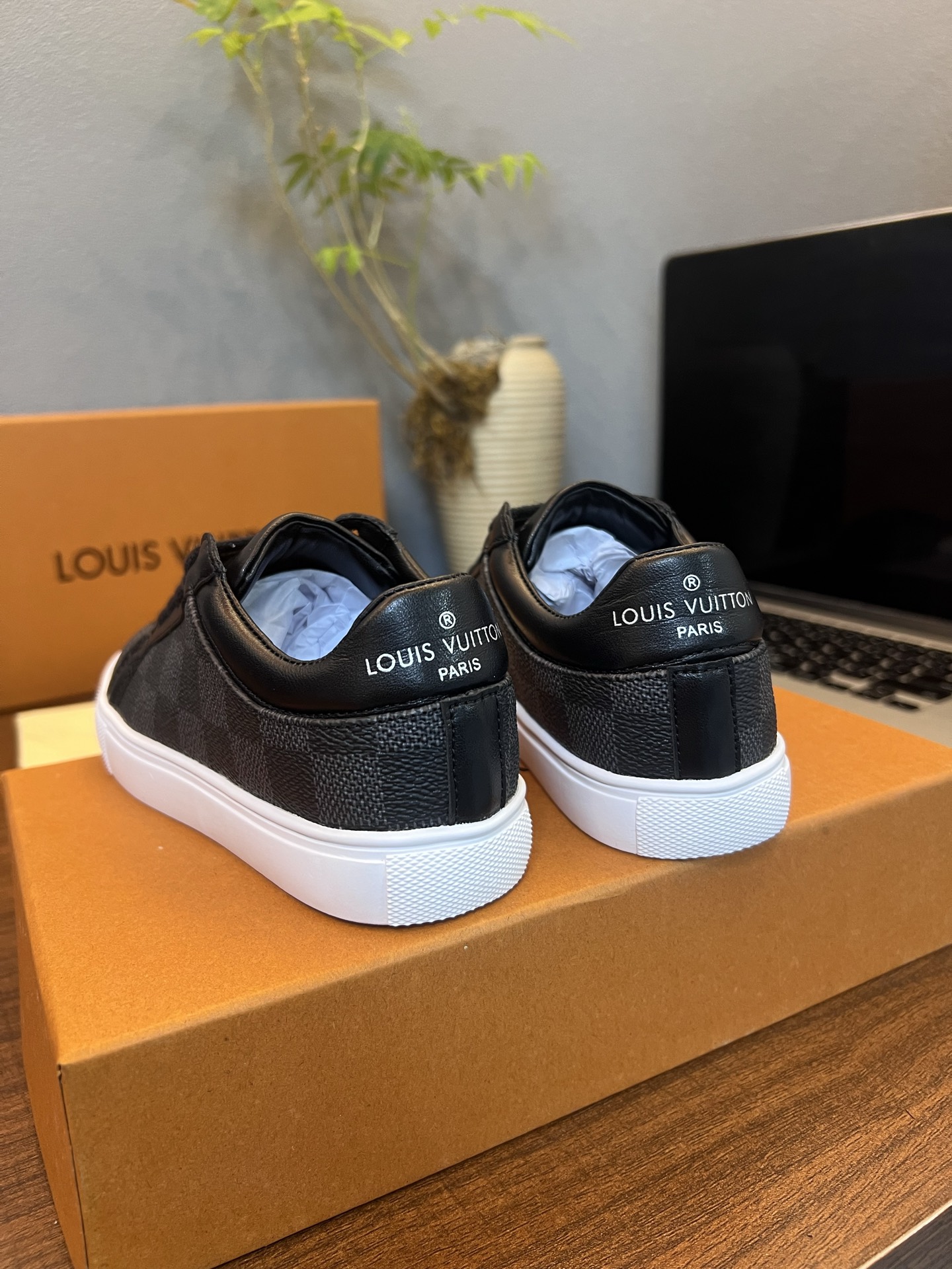 Children's shoes child